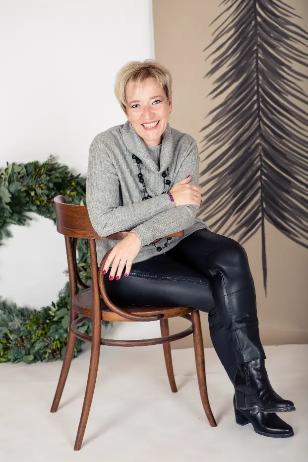 Daniela Herbst im administrativen Bereich von Rinos Bike & Passion in Wangen-Brüttisellen