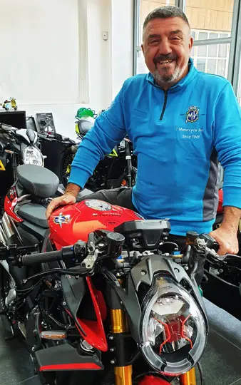 Rino Sapienza in der Werkstatt von Rinos Bike & Passion in Wangen-Brüttisellen